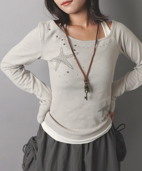 SPINNS(スピンズ)の「レイヤード風長袖カットソー/ヒトデ/NEO森ガール(Tシャツ/カットソー・レディース・オフホワイト/ブラック/グレイッシュベージュ・ONESIZE)」の4枚目の写真