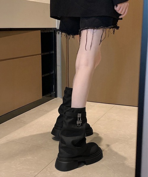 Miniministore(ミニミニストア)の「カバーブーツレディースミドルブーツ厚底靴(ブーツ・レディース・アイボリー/ブラック・24.5cm/24.0cm/23.5cm/23.0cm/22.5cm)」の5枚目の写真