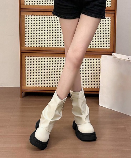 Miniministore(ミニミニストア)の「カバーブーツレディースミドルブーツ厚底靴(ブーツ・レディース・アイボリー/ブラック・24.5cm/24.0cm/23.5cm/23.0cm/22.5cm)」の9枚目の写真
