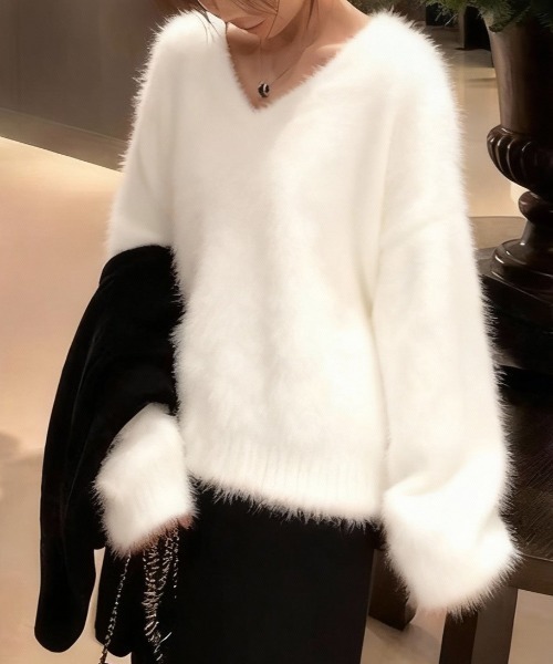 FLINEA(フリネア)の「シンプルVネック長袖ニットトップス(ニット/セーター・レディース・ライトブルー/ホワイト/イエロー/レッド/ブラウン・FREE)」の2枚目の写真