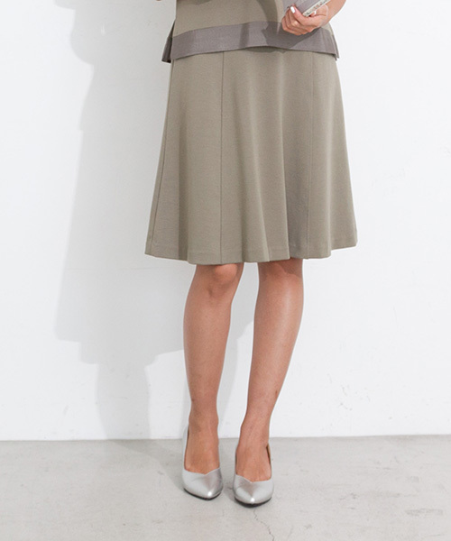 NATURAL BEAUTY BASIC(ナチュラルビューティーベーシック)の「【美人百花 4月号掲載】ポンチスカート(スカート・レディース・ネイビー/ホワイト系その他/カーキ・MEDIUM/SMALL)」の1枚目の写真