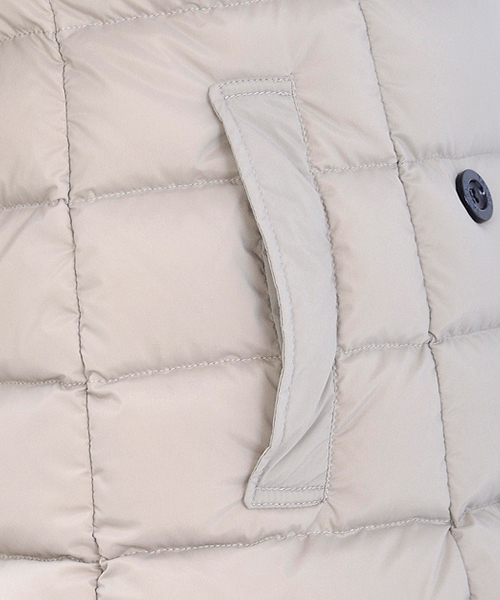 TATRAS（タトラス）の「TATRAS(タトラス)/LORENZANA/LTA17A4488/STORY11月号掲載（ダウンジャケット/コート・レディース・ブラック/ネイビー/サンドベージュ/パープル/マスタード・1/3/4/2）」の16枚目の写真