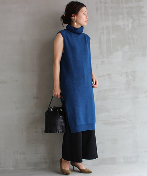 HELIOPOLE（エリオポール）の「畦編みオフタートルジレワンピース（ワンピース・レディース・キャメル/カーキ/ブルー/ネイビー・38）」の4枚目の写真