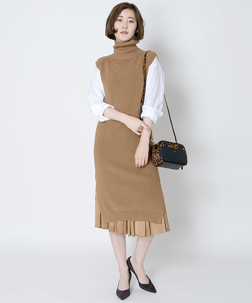 HELIOPOLE（エリオポール）の「畦編みオフタートルジレワンピース（ワンピース・レディース・キャメル/カーキ/ブルー/ネイビー・38）」の7枚目の写真