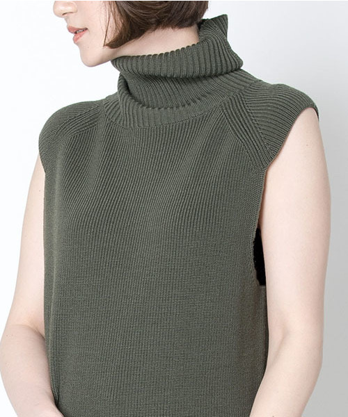 HELIOPOLE（エリオポール）の「畦編みオフタートルジレワンピース（ワンピース・レディース・キャメル/カーキ/ブルー/ネイビー・38）」の8枚目の写真