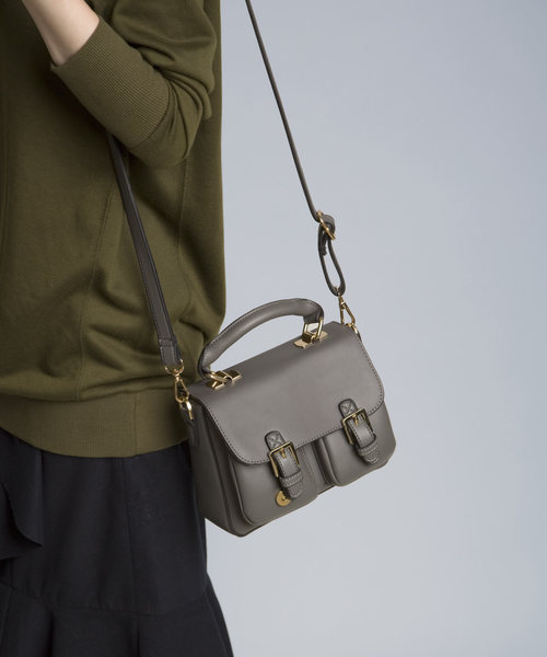 PLAIN CLOTHING（プレーンクロージング）の「フロントダブルポケットハンドバッグ/ショルダーバッグ【PLAIN CLOTHING】（ショルダーバッグ・レディース・ブラック/キャメル/グレー・FREE）」の3枚目の写真