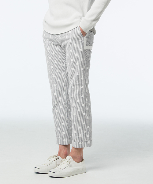 koe×THOM BROWNE（コエトムブラウン）の「[koe×THOM BROWNE]MENS BOAT SEERSUCKER PANTS（その他パンツ・メンズ・ネイビー・SMALL/MEDIUM/LARGE）」の9枚目の写真
