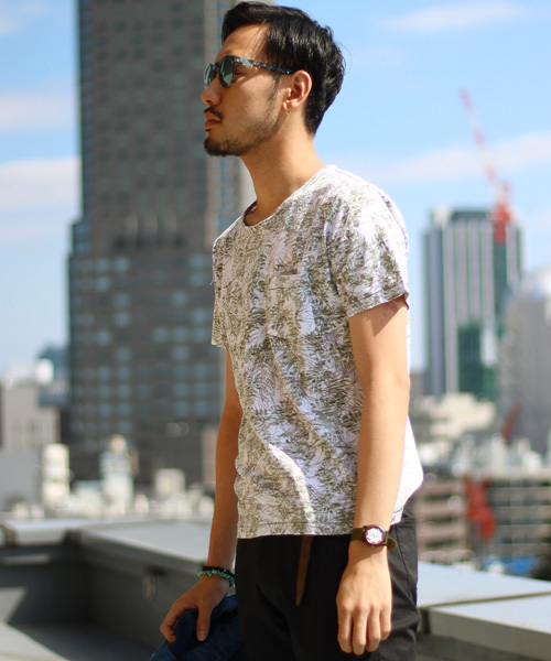 ESSENTIAL GARMENT MEN'S BIGI（エッセンシャルガーメントメンズビギ）の「クルーネック リーフ柄　両面プリントＴシャツ/ポケットＴ（Tシャツ/カットソー・メンズ・カーキ/ネイビー・L/M/S）」の5枚目の写真