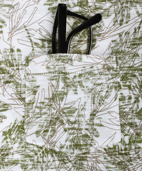 ESSENTIAL GARMENT MEN'S BIGI（エッセンシャルガーメントメンズビギ）の「クルーネック リーフ柄　両面プリントＴシャツ/ポケットＴ（Tシャツ/カットソー・メンズ・カーキ/ネイビー・L/M/S）」の11枚目の写真