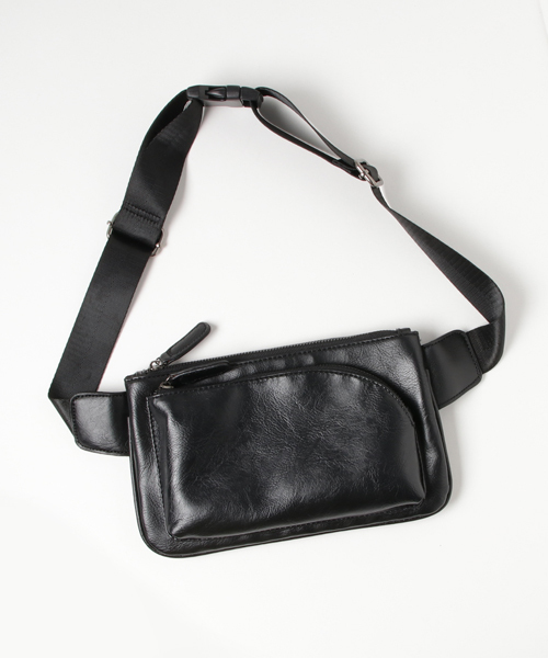 Fun & Daily（ファンアンドデイリー）の「F&D : Round Zipper Body Bag（ボディバッグ/ウエストポーチ・メンズ・ネイビー/ブラック/ブラウン・FREE）」の9枚目の写真