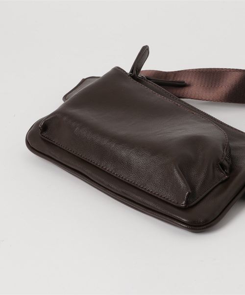 Fun & Daily（ファンアンドデイリー）の「F&D : Round Zipper Body Bag（ボディバッグ/ウエストポーチ・メンズ・ネイビー/ブラック/ブラウン・FREE）」の10枚目の写真