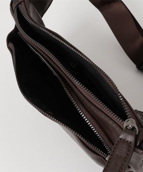 Fun & Daily（ファンアンドデイリー）の「F&D : Round Zipper Body Bag（ボディバッグ/ウエストポーチ・メンズ・ネイビー/ブラック/ブラウン・FREE）」の11枚目の写真