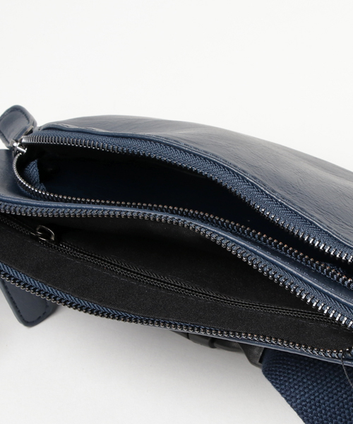 Fun & Daily（ファンアンドデイリー）の「F&D : Round Zipper Body Bag（ボディバッグ/ウエストポーチ・メンズ・ネイビー/ブラック/ブラウン・FREE）」の7枚目の写真
