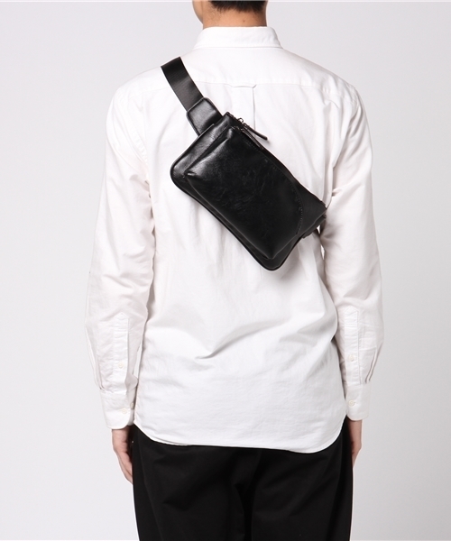 Fun & Daily（ファンアンドデイリー）の「F&D : Round Zipper Body Bag（ボディバッグ/ウエストポーチ・メンズ・ネイビー/ブラック/ブラウン・FREE）」の8枚目の写真