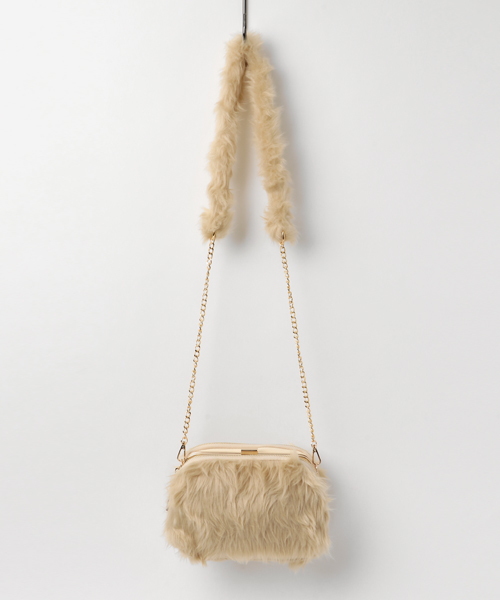 one after another NICE CLAUP（ワンアフターアナザーナイスクラップ）の「ファーミニショルダー（ショルダーバッグ・レディース・ライトグレー/アイボリー/キャメル・FREE）」の2枚目の写真