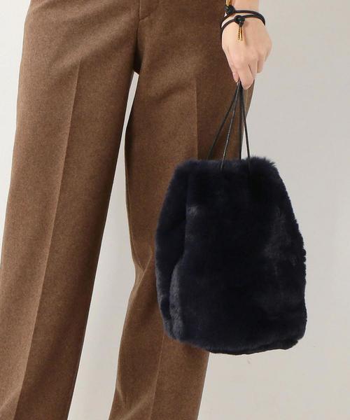 ODETTE E ODILE（オデットエオディール）の「O フェイクファーキンチャクバッグ（ショルダーバッグ・レディース・ダークグレー/ネイビー・FREE）」の2枚目の写真