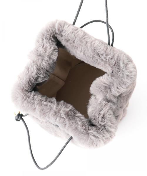 ODETTE E ODILE（オデットエオディール）の「O フェイクファーキンチャクバッグ（ショルダーバッグ・レディース・ダークグレー/ネイビー・FREE）」の8枚目の写真