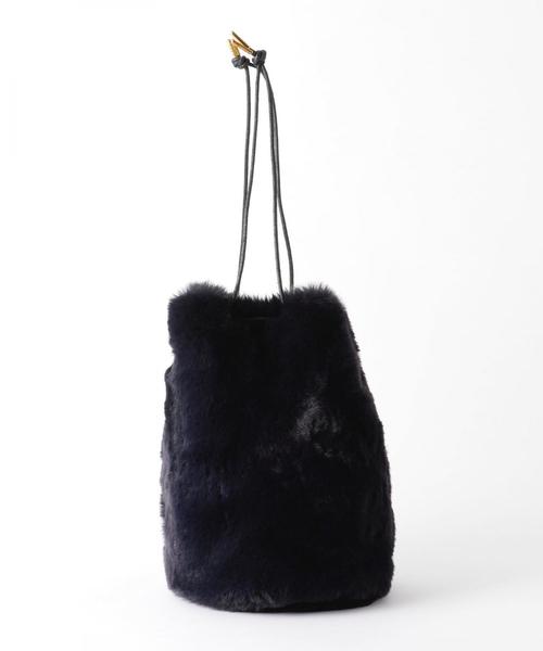 ODETTE E ODILE（オデットエオディール）の「O フェイクファーキンチャクバッグ（ショルダーバッグ・レディース・ダークグレー/ネイビー・FREE）」の6枚目の写真