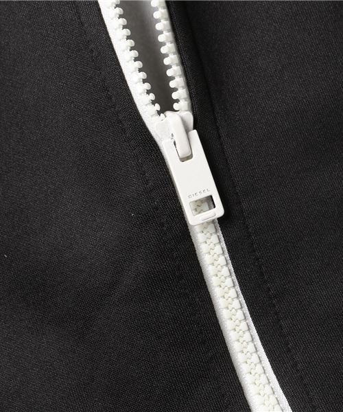 DIESEL（ディーゼル）の「00S8ZL0AARS（スウェット・メンズ・レッド/ブラック・LARGE/MEDIUM/SMALL/X-LARGE/X-SMALL/XX-LARGE/XXX-LARGE）」の9枚目の写真