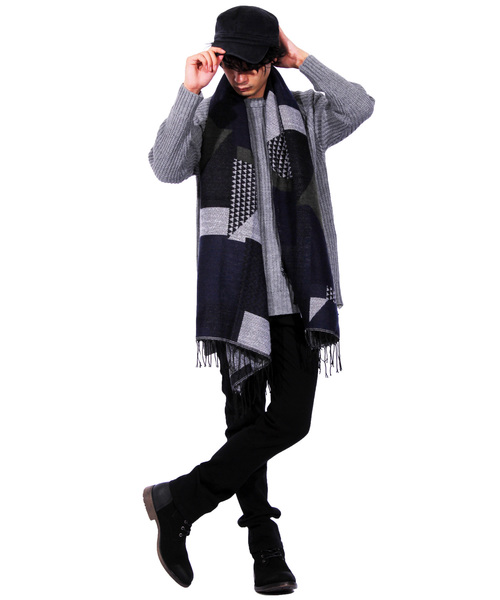 ８(eight)（エイト）の「幾何学柄 ロングマフラー ストール（マフラー・メンズ・ブラック/ブルー/ネイビー・FREE）」の5枚目の写真