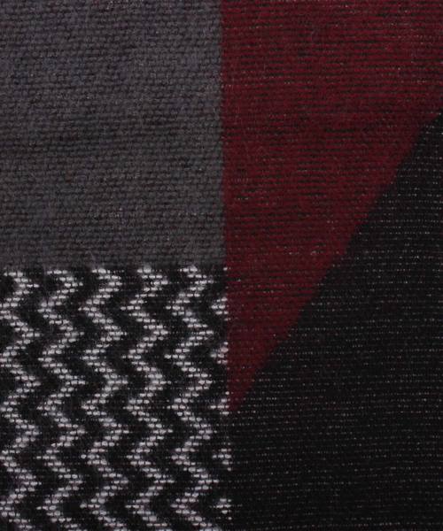 ８(eight)（エイト）の「幾何学柄 ロングマフラー ストール（マフラー・メンズ・ブラック/ブルー/ネイビー・FREE）」の12枚目の写真