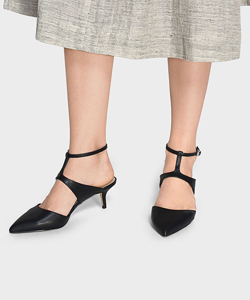 CHARLES & KEITH（チャールズ & キース）の「アンクルストラップヒール / ANKLE STRAP HEELS（パンプス・レディース・ブラック/シルバー・22.5cm/24.5cm/23.5cm/23cm/25cm）」の3枚目の写真