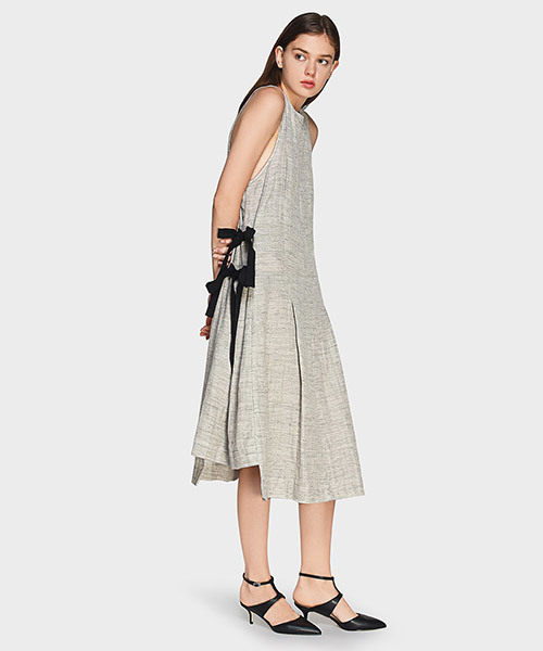 CHARLES & KEITH（チャールズ & キース）の「アンクルストラップヒール / ANKLE STRAP HEELS（パンプス・レディース・ブラック/シルバー・22.5cm/24.5cm/23.5cm/23cm/25cm）」の8枚目の写真