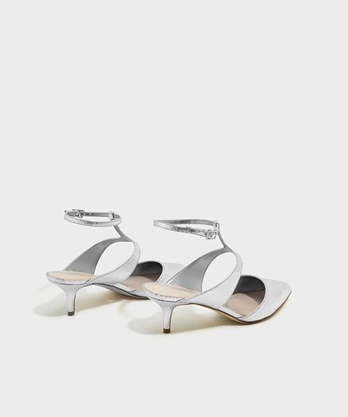 CHARLES & KEITH（チャールズ & キース）の「アンクルストラップヒール / ANKLE STRAP HEELS（パンプス・レディース・ブラック/シルバー・22.5cm/24.5cm/23.5cm/23cm/25cm）」の11枚目の写真