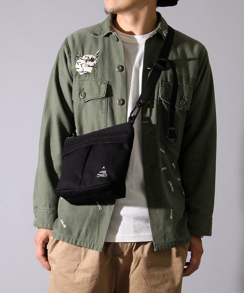 BELLWOODMADE(ベルウッドメイド)の「【 BELLWOODMADE / ベルウッドメイド 】 CONTAINER / サコッシュ / サコッシュバッグ / ミニバッグ(ショルダーバッグ・メンズ・カモフラージュ/ホワイト系その他/ブラック系その他/ブラック・FREE)」の8枚目の写真