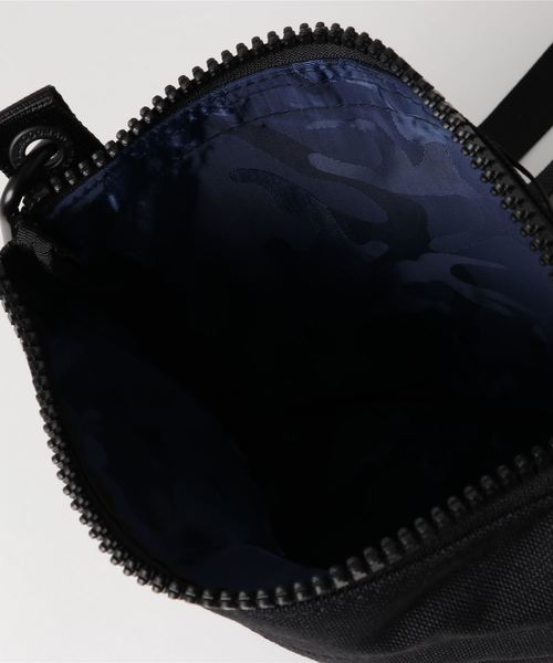 BELLWOODMADE(ベルウッドメイド)の「【 BELLWOODMADE / ベルウッドメイド 】 CONTAINER / サコッシュ / サコッシュバッグ / ミニバッグ(ショルダーバッグ・メンズ・カモフラージュ/ホワイト系その他/ブラック系その他/ブラック・FREE)」の19枚目の写真
