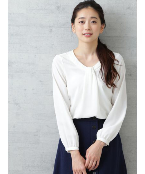 NATURAL BEAUTY BASIC（ナチュラルビューティーベーシック）の「フロントディティールブラウス（シャツ/ブラウス・レディース・ネイビー/オフホワイト・SMALL/MEDIUM/LARGE）」の3枚目の写真