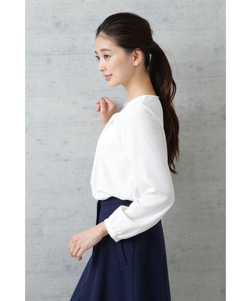 NATURAL BEAUTY BASIC（ナチュラルビューティーベーシック）の「フロントディティールブラウス（シャツ/ブラウス・レディース・ネイビー/オフホワイト・SMALL/MEDIUM/LARGE）」の4枚目の写真