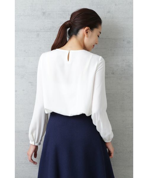 NATURAL BEAUTY BASIC（ナチュラルビューティーベーシック）の「フロントディティールブラウス（シャツ/ブラウス・レディース・ネイビー/オフホワイト・SMALL/MEDIUM/LARGE）」の5枚目の写真