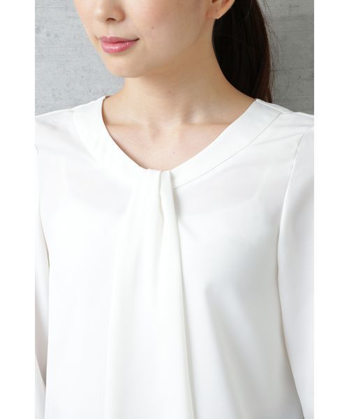 NATURAL BEAUTY BASIC（ナチュラルビューティーベーシック）の「フロントディティールブラウス（シャツ/ブラウス・レディース・ネイビー/オフホワイト・SMALL/MEDIUM/LARGE）」の6枚目の写真