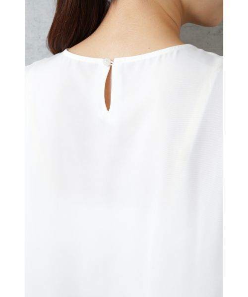 NATURAL BEAUTY BASIC（ナチュラルビューティーベーシック）の「フロントディティールブラウス（シャツ/ブラウス・レディース・ネイビー/オフホワイト・SMALL/MEDIUM/LARGE）」の8枚目の写真