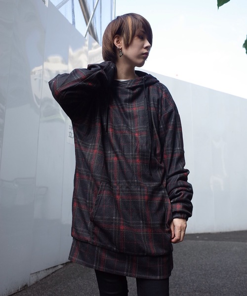 rovtski（ロフトスキー）の「rovtski【ビッグシルエット】ウォーマージャージ2018 エクストラビックパーカー/WARMER JERZY 2018 PO EXTRA BIGGER（パーカー・レディース・ワイン/ホワイト×レッド/ブラック/グリーン・FREE）」の2枚目の写真