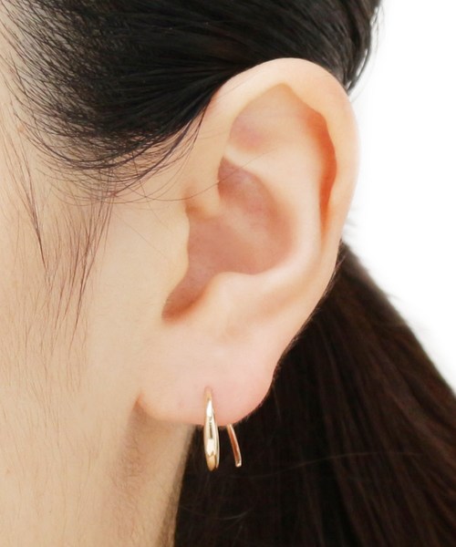 COCOSHNIK(ココシュニック)の「甲丸 ひねりフープピアス(小)(ピアス(両耳用)・レディース・ホワイト系その他7・00)」の2枚目の写真