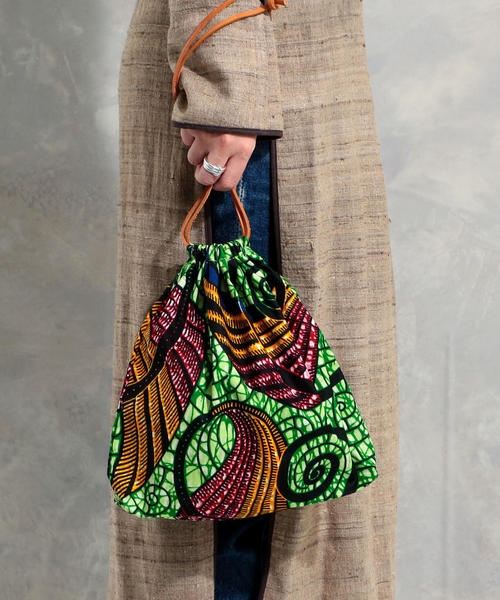 ODETTE E ODILE（オデットエオディール）の「Kanga lesoｷﾝﾁｬｸ（ショルダーバッグ・レディース・オレンジ/イエロー/ケリー/ネイビー・FREE）」の2枚目の写真