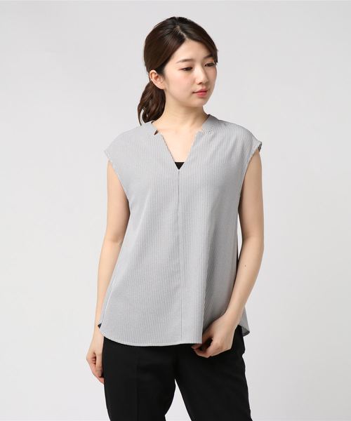 TRUDEA(トルディア)の「ダブルクロス Ⅴネック ブラウス(シャツ/ブラウス・レディース・ホワイト/チャコールグレー/ブラック/カーキ/ピンク/ラベンダー/ホワイト×ブラック/ホワイト×グレー・SMALL/MEDIUM/LARGE)」の12枚目の写真
