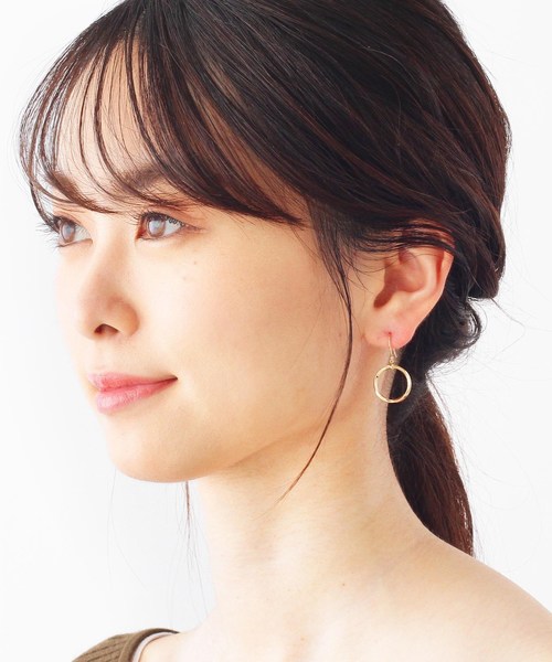 COCOSHNIK(ココシュニック)の「スクリューフープ フックピアス(ピアス(両耳用)・レディース・ホワイト系その他7・00)」の5枚目の写真