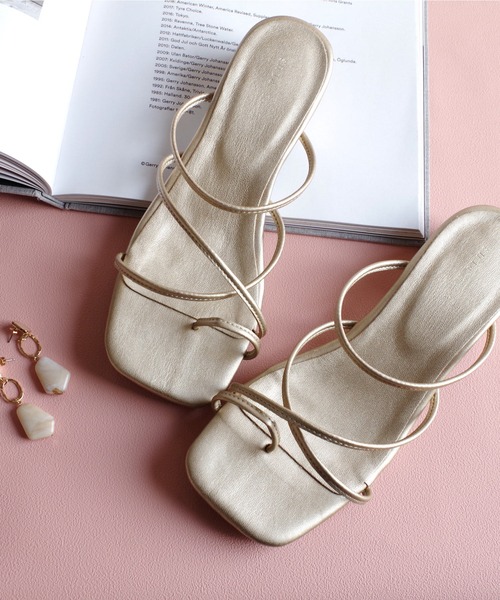 AmiAmi(アミアミ)の「細ストラップ2WAYトングサンダル(サンダル・レディース・ブラック/ベージュ/ブラウン/アイボリー/ゴールド/パイソン/キャメル/グリーン/ライトグレー/グレイッシュベージュ・LL/S/M/L)」の9枚目の写真