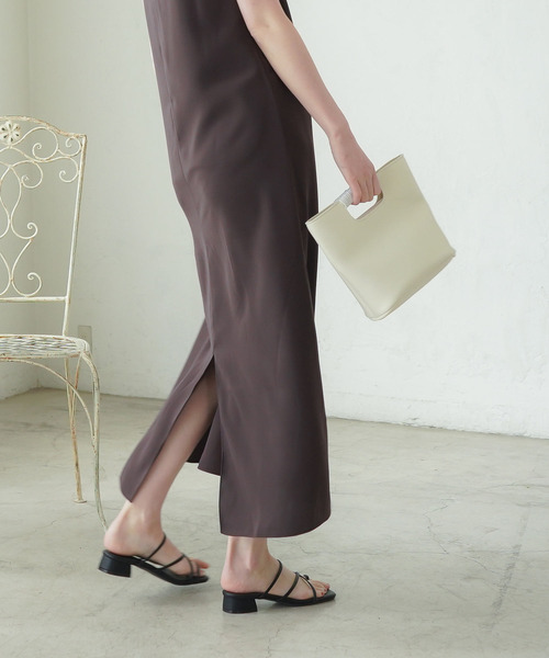 AmiAmi(アミアミ)の「細ストラップ2WAYトングサンダル(サンダル・レディース・ブラック/ベージュ/ブラウン/アイボリー/ゴールド/パイソン/キャメル/グリーン/ライトグレー/グレイッシュベージュ・LL/S/M/L)」の14枚目の写真