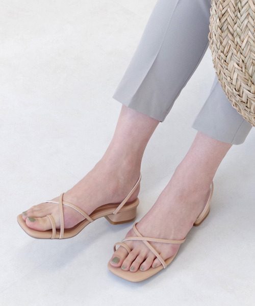 AmiAmi(アミアミ)の「細ストラップ2WAYトングサンダル(サンダル・レディース・ブラック/ベージュ/ブラウン/アイボリー/ゴールド/パイソン/キャメル/グリーン/ライトグレー/グレイッシュベージュ・LL/S/M/L)」の15枚目の写真