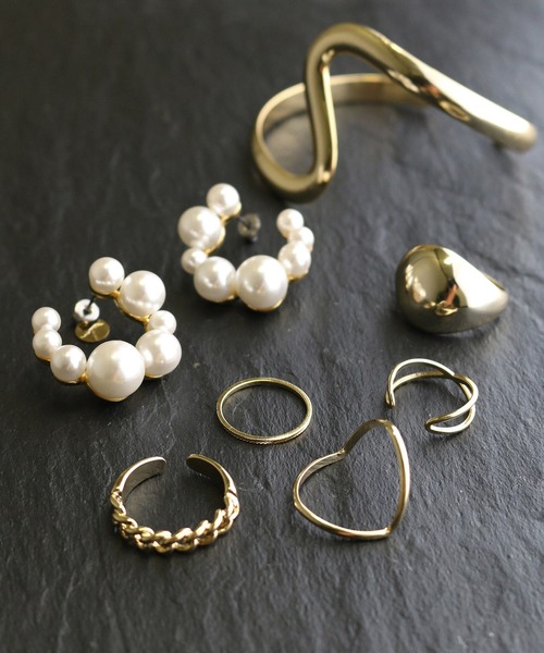 MAYGLOBE（メイグローブ）の「MAYGLOBE Veil / アクリルパールフープモチーフピアス（ピアス（両耳用）・レディース・ホワイト×ゴールド・FREE）」の7枚目の写真