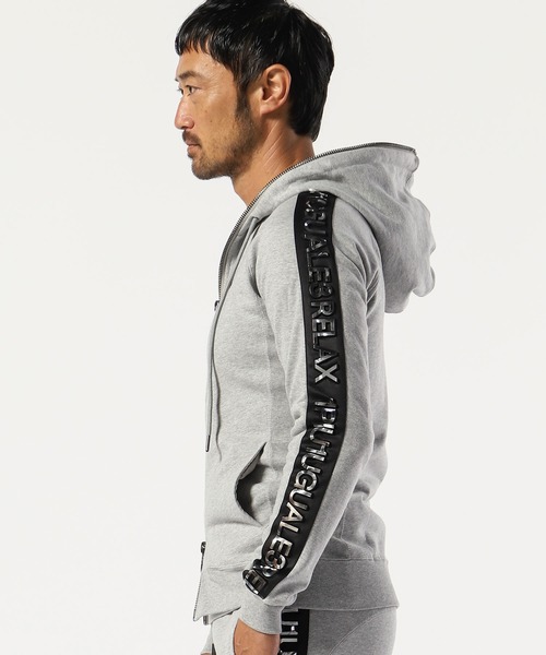 スリーブエンボスロゴパーカー パーカー 1piu1uguale3 1piu1uguale3 1piu1uguale3 パーカー Relax Relax ウノピュウノウグァーレトレリラックス のファッション