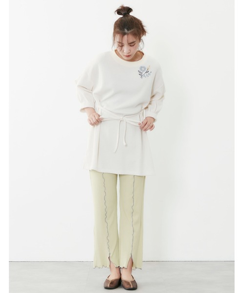 POU DOU DOU(プードゥドゥ)の「ワッフルウエストベルト付き刺繍トップス(Tシャツ/カットソー・レディース・ライトブルー/アイボリー/モカ・3)」の4枚目の写真