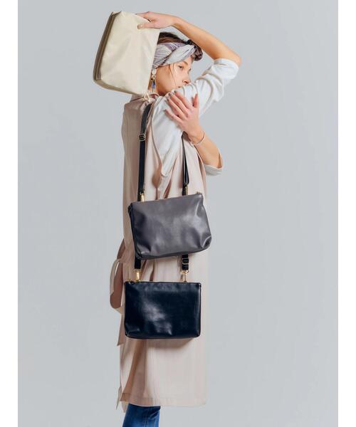 YECCA VECCA（イェッカヴェッカ）の「3ポケットショルダーバッグ　＊（トートバッグ・レディース・アイボリー/チャコールグレー/ブラック・FREE）」の6枚目の写真