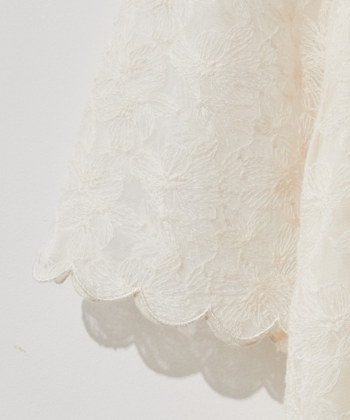 natural couture（ナチュラルクチュール）の「袖口スカラップフラワーレースブラウス（シャツ/ブラウス・レディース・ブラック/アイボリー/ミント・FREE）」の9枚目の写真