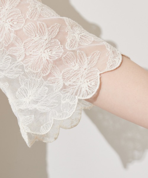 natural couture（ナチュラルクチュール）の「袖口スカラップフラワーレースブラウス（シャツ/ブラウス・レディース・ブラック/アイボリー/ミント・FREE）」の8枚目の写真