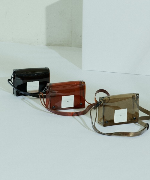 Daily russet（デイリー ラシット）の「【ani.】 PVCフラップショルダーバッグ（ショルダーバッグ・レディース・ブラック/ブラウン/グレー・FREE）」の4枚目の写真